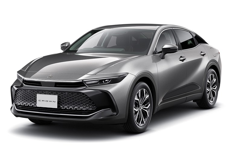 【実際どうなの？】高級SUV「ハリアー」購入者の評価。ハイブリッドとガソリンで分かれる明暗、意外な“格上モデル”がライバルに