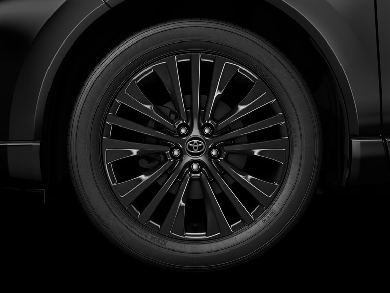 【実際どうなの？】高級SUV「ハリアー」購入者の評価。ハイブリッドとガソリンで分かれる明暗、意外な“格上モデル”がライバルに