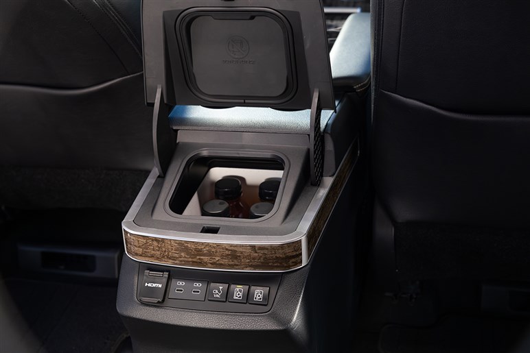 【セルシオ復活の布石か】トヨタの新フラッグシップEV「bZ7」が、圧巻のAIシステムを搭載して日本上陸するかも…だと？