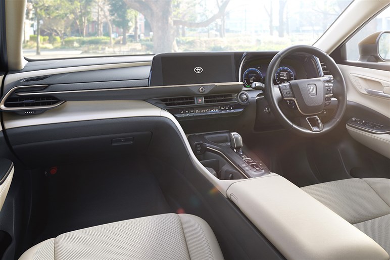 【実際どうなの？】高級SUV「ハリアー」購入者の評価。ハイブリッドとガソリンで分かれる明暗、意外な“格上モデル”がライバルに