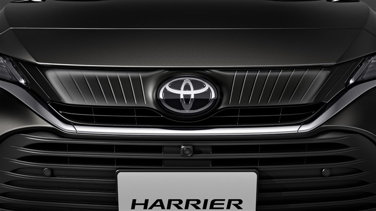 【実際どうなの？】高級SUV「ハリアー」購入者の評価。ハイブリッドとガソリンで分かれる明暗、意外な“格上モデル”がライバルに