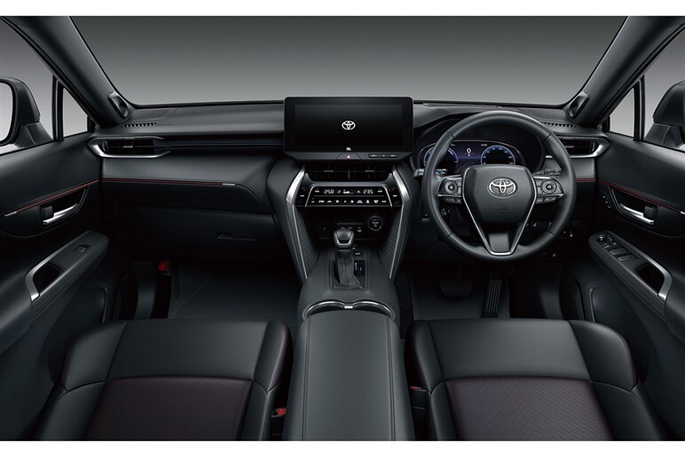 【実際どうなの？】高級SUV「ハリアー」購入者の評価。ハイブリッドとガソリンで分かれる明暗、意外な“格上モデル”がライバルに