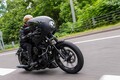 芸能界きってのバイク好き・武田真治が故郷の北海道をアイアン883でツーリング!