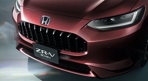 ホンダ ZR-V、日本仕様は顔が違う！　期待の新型SUVはアーバン系