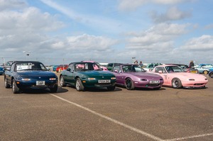 英国の「日本車ブーム」がアツい　GT-Rに軽自動車、なぜ愛される？　欧州最大級イベントへ潜入