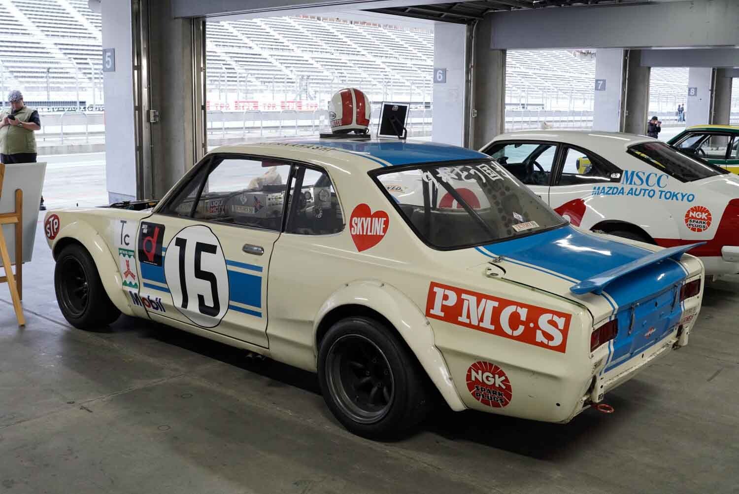 人気 高橋国光「50勝記念車」再現「ハコスカGT-R」をドリキンが 人文