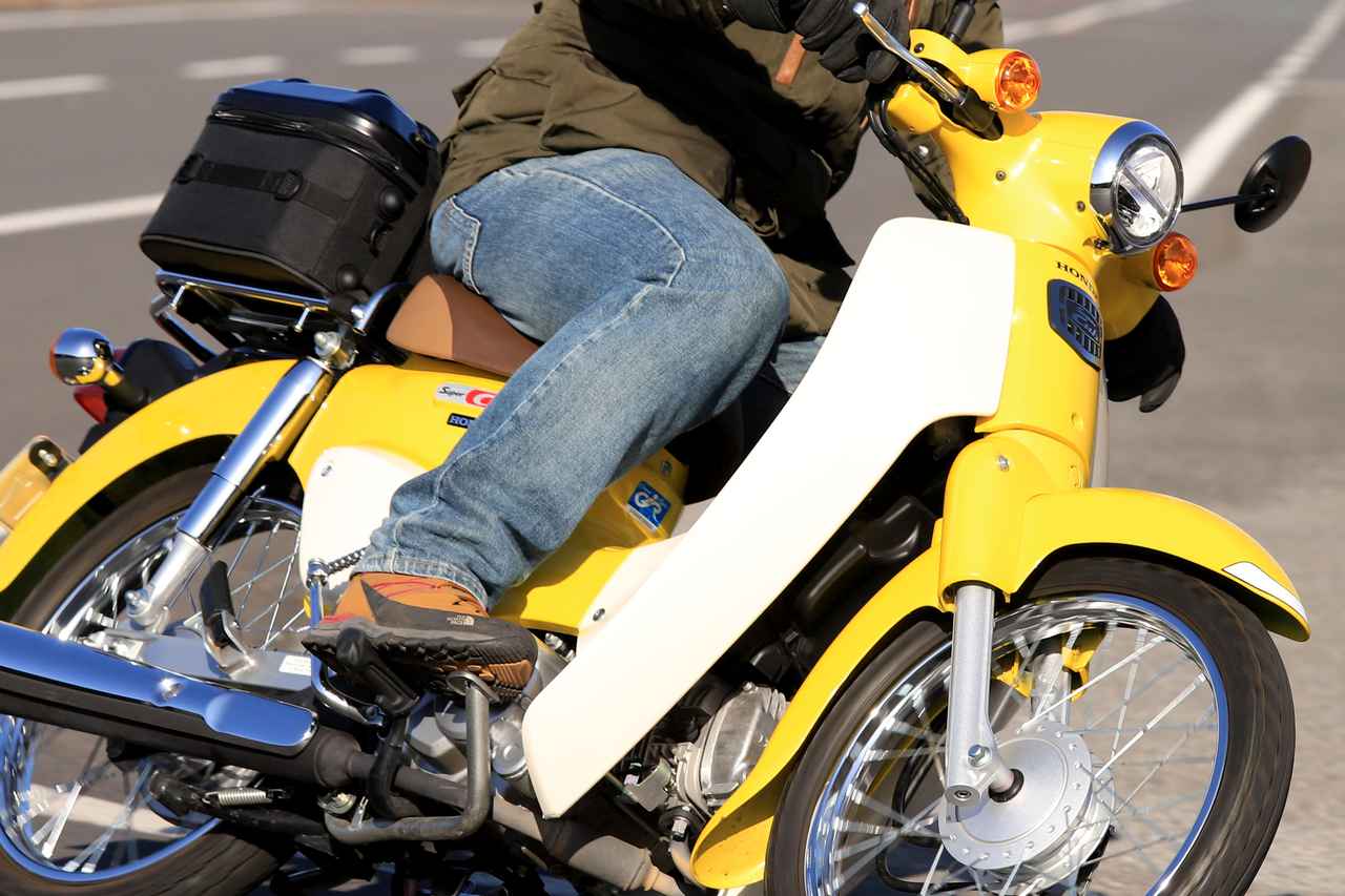 ホンダ スーパーカブ110 通勤インプレ 2週間街乗りしてみて分かった使い勝手 乗り心地 燃費をレビュー 21年 Webオートバイ 自動車情報サイト 新車 中古車 Carview