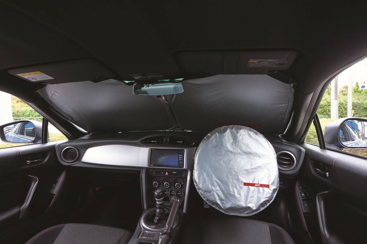 SUBARU全車対応「STI サンシェード」発売、ズレにくく折りたたみやすいスグレモノ