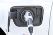 ガソリン車・ハイブリッド車が敗北！ JAF実験が示すEV「冠水60cm突破」の実力、しかし火災リスクの落とし穴も