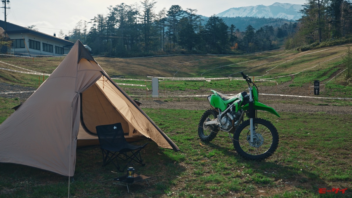 「カワサキ×クシタニ　キャンプライド」なら、御嶽山コースでKLX230を試乗！ロゴスのキャンプ用品一式をもらえる！