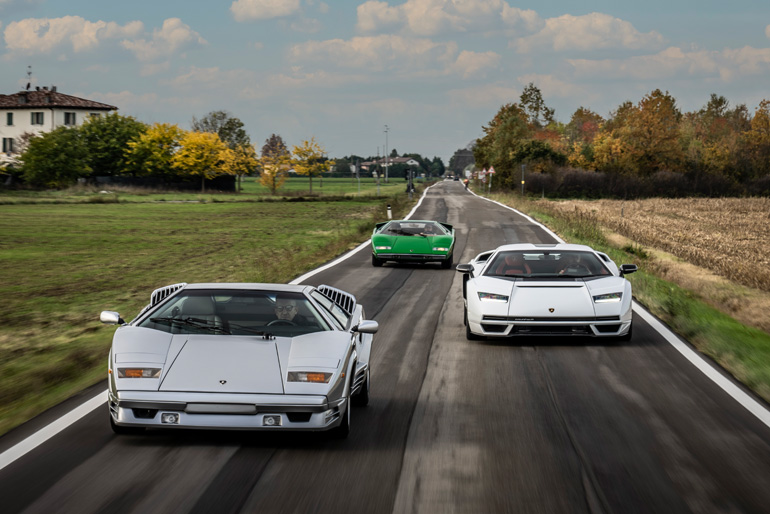 どっちも欲しい 初代 Lp400 と並走するランボルギーニ カウンタックlpi 800 4 の雄姿 Dime 自動車情報サイト 新車 中古車 Carview