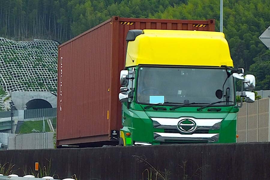 「そりゃ減るわけがない」 トラック「荷待ち・荷役時間」わずか1分減の現実――国交省「いじめっ子放置」政策が生んだ致命的盲点とは
