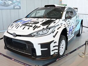 トヨタ、水素エンジン搭載の「GRヤリス ラリー2」　ラリージャパン2025で公開