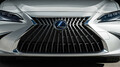 レクサス新型「ES」発表 グリル刷新 走り・光・ミラー改良の基幹モデル