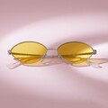 大人の洒落心を満たしてくれるレイバンのモダニズム──夏がくる前に押さえておくべき、2025年のサングラス&アイウェア