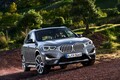 新世代BMWデザインコンセプトを採用した新型「BMW X1」が上陸！ LEDヘッドライトや運転支援機能を標準装備