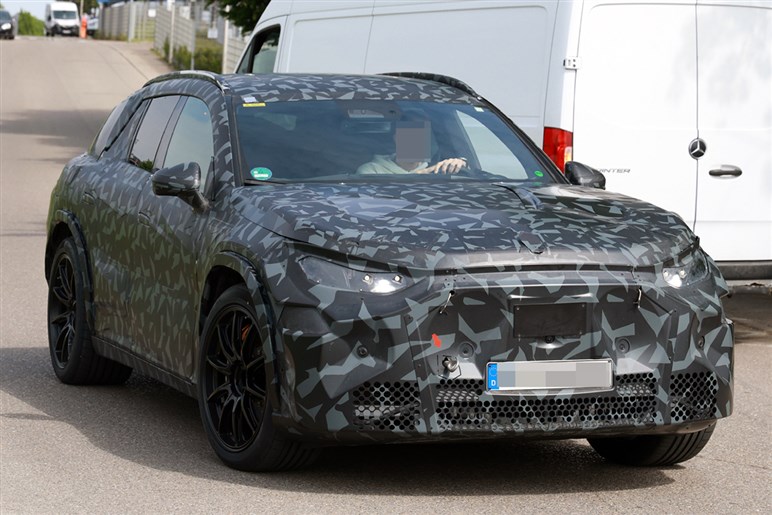 AMGが独自開発する新型SUV「GT SUV」を捕捉 ストームトルーパー顔×怪力で“EV戦争”に挑む