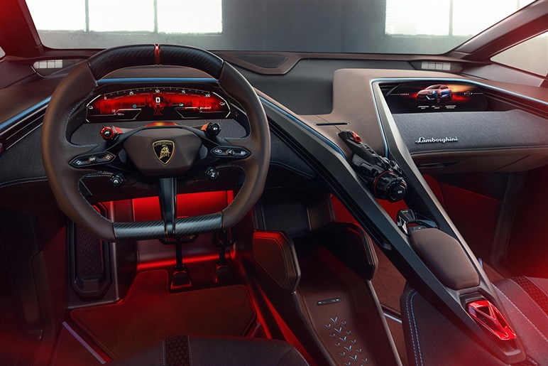 AMGが独自開発する新型SUV「GT SUV」を捕捉 ストームトルーパー顔×怪力で“EV戦争”に挑む