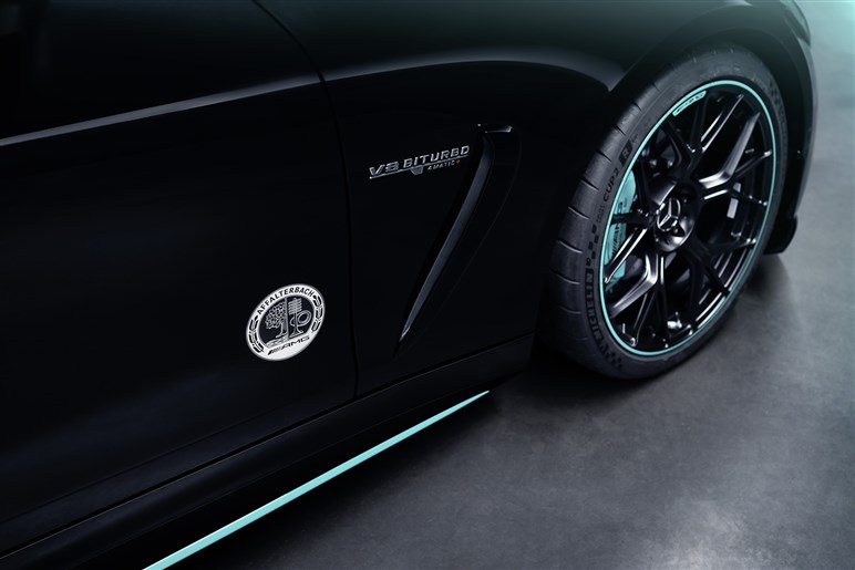 AMGが独自開発する新型SUV「GT SUV」を捕捉 ストームトルーパー顔×怪力で“EV戦争”に挑む