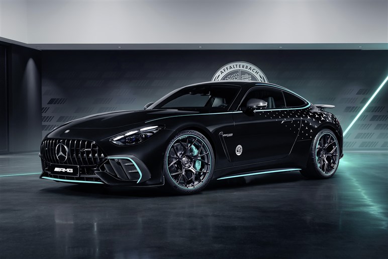 AMGが独自開発する新型SUV「GT SUV」を捕捉 ストームトルーパー顔×怪力で“EV戦争”に挑む