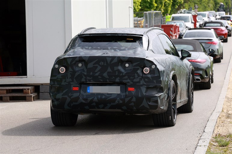 AMGが独自開発する新型SUV「GT SUV」を捕捉 ストームトルーパー顔×怪力で“EV戦争”に挑む