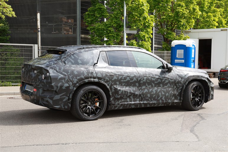 AMGが独自開発する新型SUV「GT SUV」を捕捉 ストームトルーパー顔×怪力で“EV戦争”に挑む