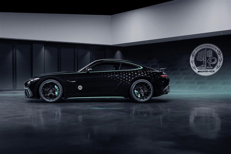 AMGが独自開発する新型SUV「GT SUV」を捕捉 ストームトルーパー顔×怪力で“EV戦争”に挑む