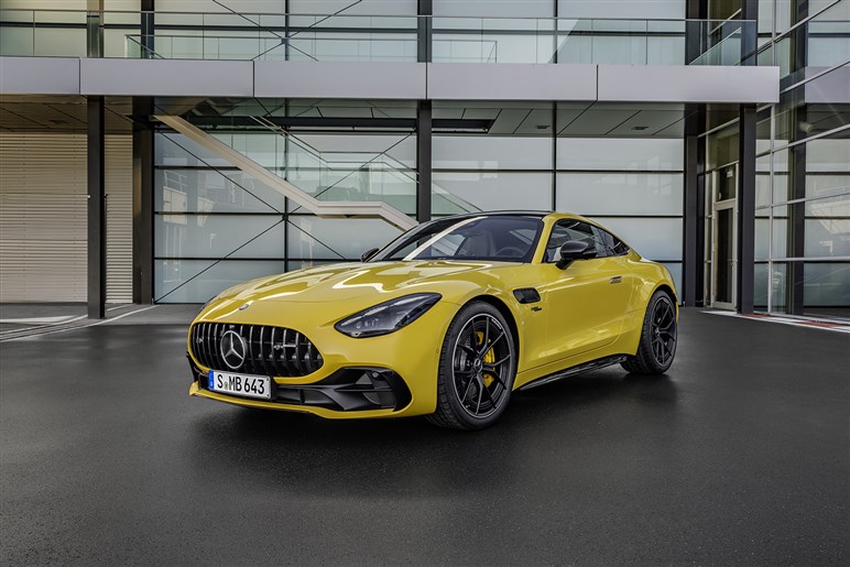 AMGが独自開発する新型SUV「GT SUV」を捕捉 ストームトルーパー顔×怪力で“EV戦争”に挑む