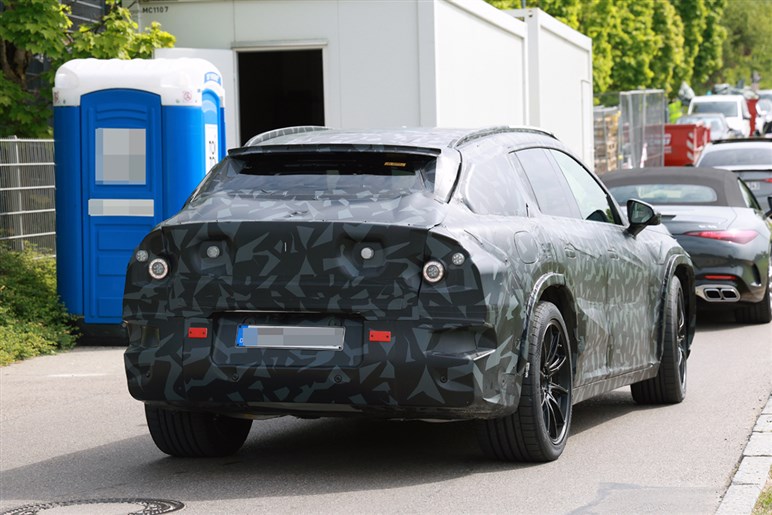 AMGが独自開発する新型SUV「GT SUV」を捕捉 ストームトルーパー顔×怪力で“EV戦争”に挑む