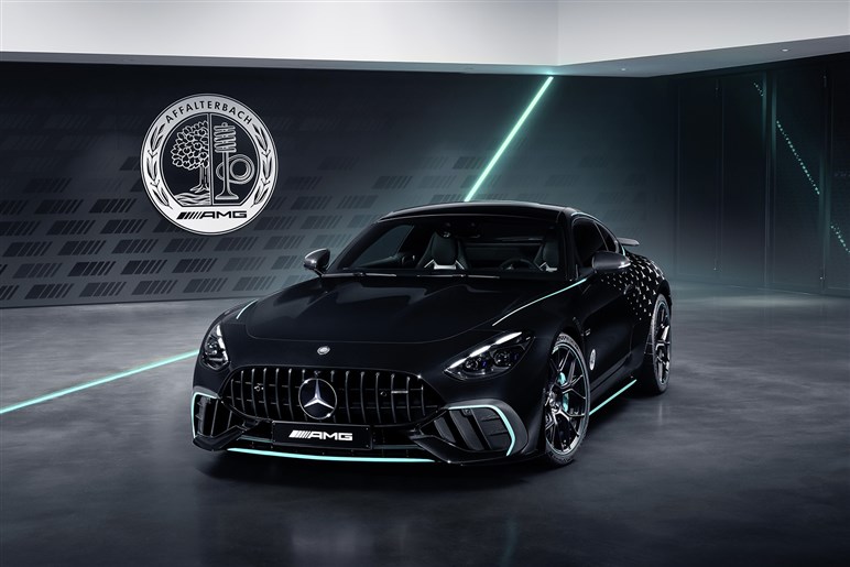 AMGが独自開発する新型SUV「GT SUV」を捕捉 ストームトルーパー顔×怪力で“EV戦争”に挑む