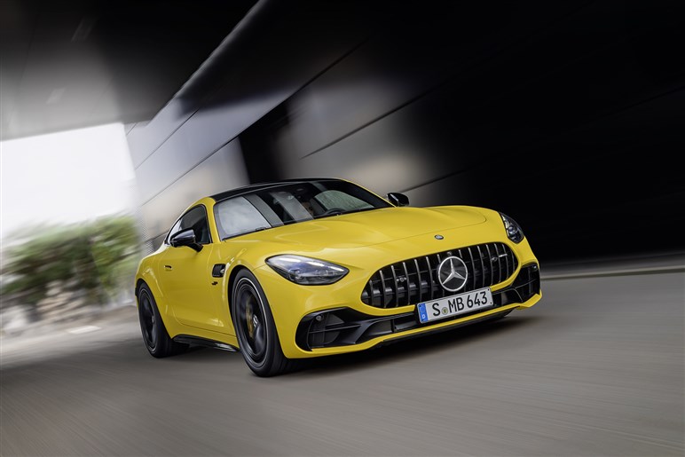 AMGが独自開発する新型SUV「GT SUV」を捕捉 ストームトルーパー顔×怪力で“EV戦争”に挑む