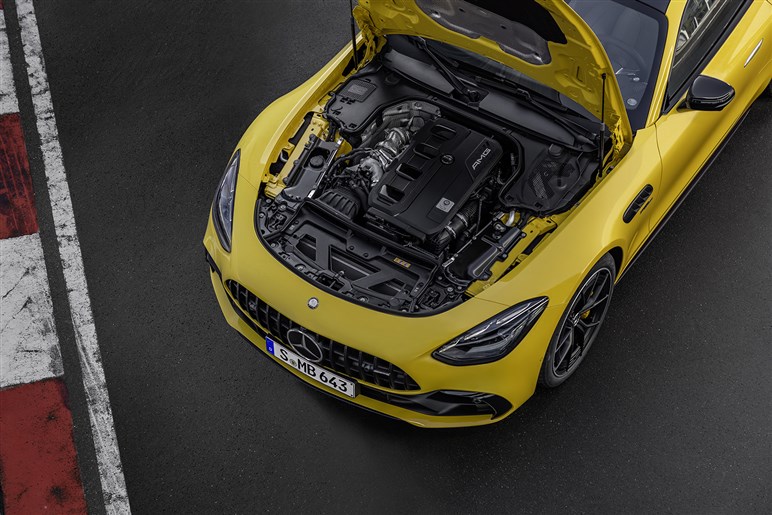 AMGが独自開発する新型SUV「GT SUV」を捕捉 ストームトルーパー顔×怪力で“EV戦争”に挑む