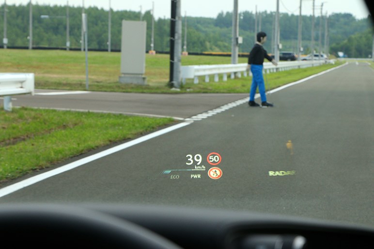 レクサス LSに搭載される最新の運転支援機能は世界標準に並んだのか？
