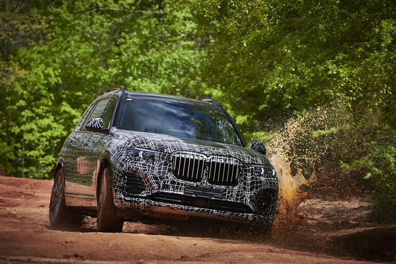 BMW初のフルサイズSUV「X7」のプロトタイプに試乗した