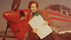 ポルシェ最初の女性顧客であり、冒険家、パイロットのヨランタ・ツディと彼女の夢、情熱。