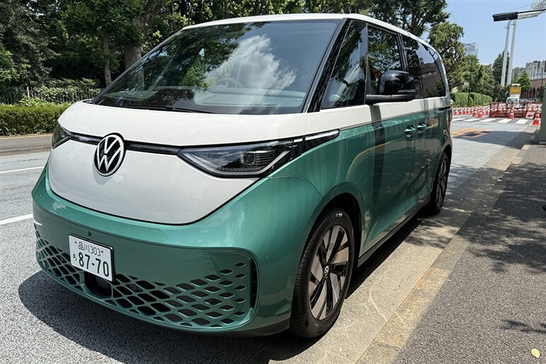 新型「ID.バズ」はデザインと航続距離500km超がネットでは大絶賛。1000万円弱の価格で売れ行きに疑問の声も