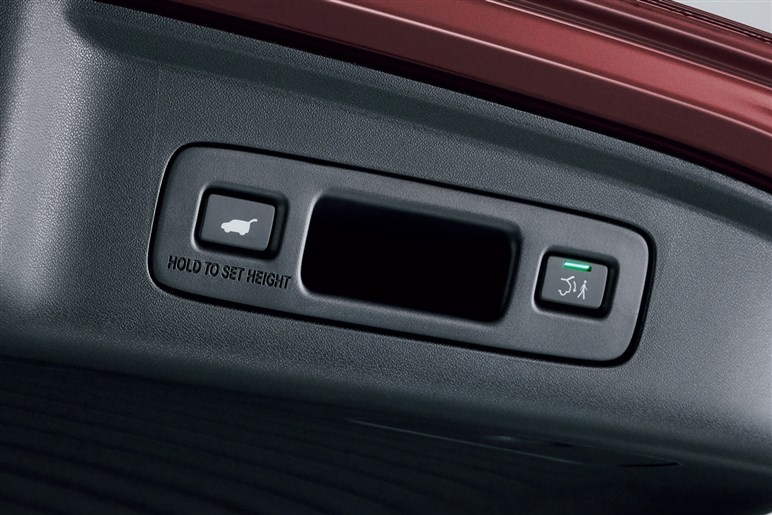 登場から約2年、ホンダの主力SUV「ZR-V」は売れている？ 好調を維持も25年はライバルの全面改良でピンチに!?