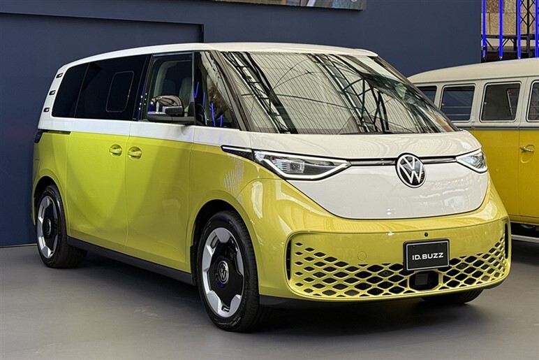 新型「ID.バズ」はデザインと航続距離500km超がネットでは大絶賛。1000万円弱の価格で売れ行きに疑問の声も
