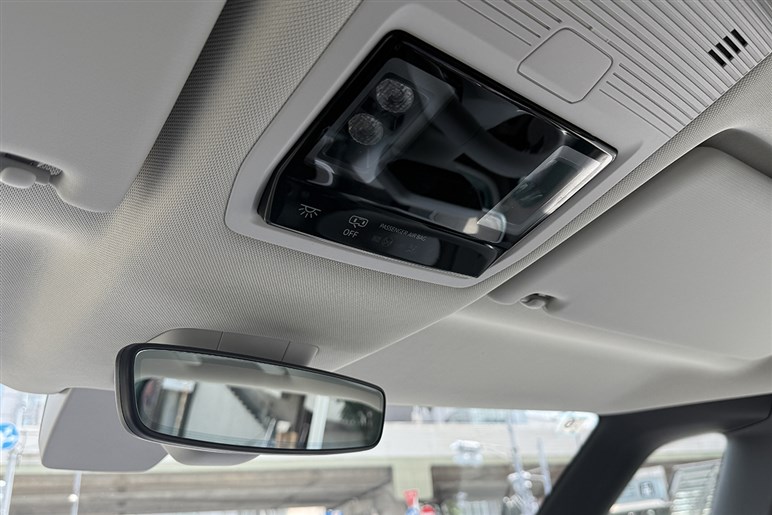 新型「ID.バズ」はデザインと航続距離500km超がネットでは大絶賛。1000万円弱の価格で売れ行きに疑問の声も