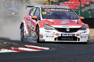 PMRが悲運の本拠地火災に。次戦ノックヒルではレンタル契約車両のクプラ・レオンBTCCを投入へ