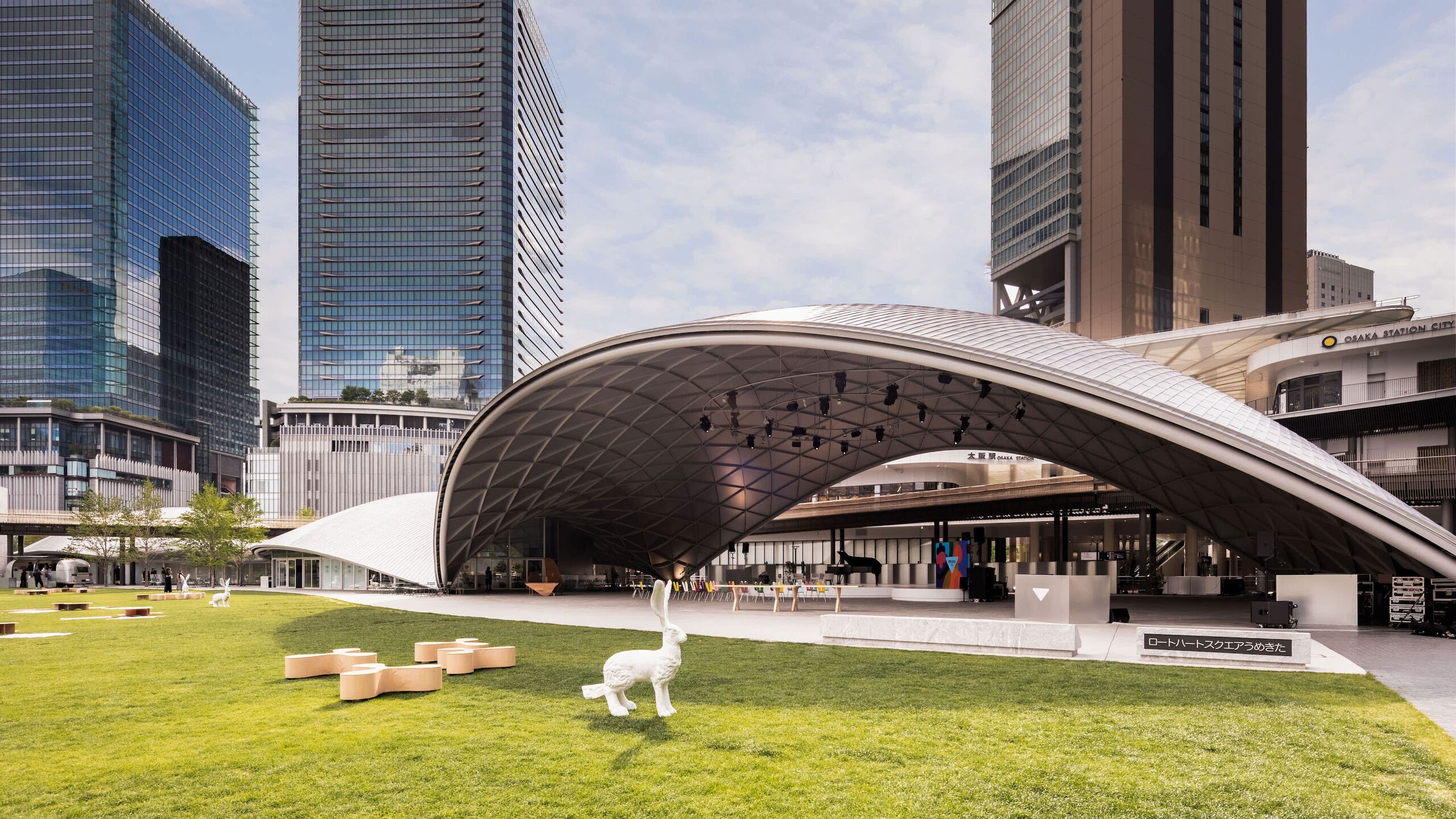 「PRADA MODE 大阪」が開催中！大阪・うめきた公園で建築とアートと自然を感じて