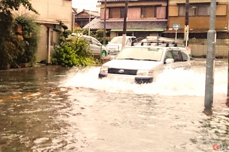 豪雨災害でクルマが水没 浸水被害の症状は 修理か買い替えの判断基準とは くるまのニュース 自動車情報サイト 新車 中古車 Carview