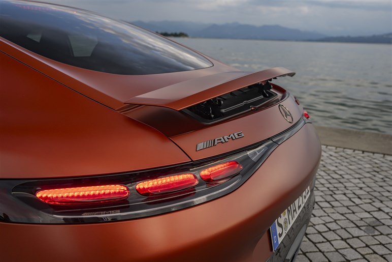【打倒911】の最新バージョン「メルセデスAMG GT」の“最強”PHEVモデルの乗り味