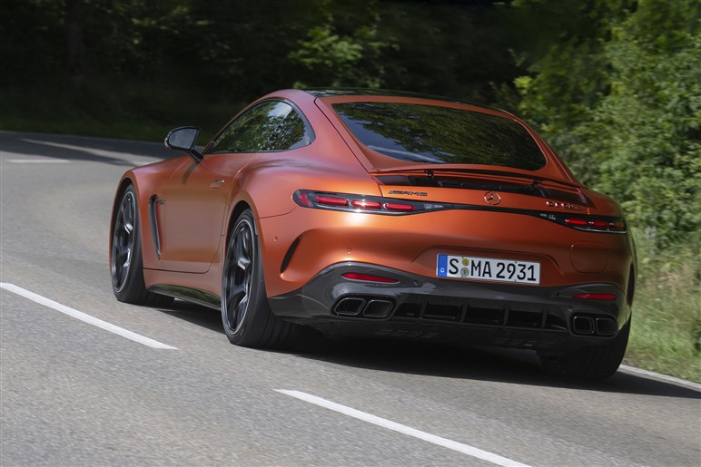 【打倒911】の最新バージョン「メルセデスAMG GT」の“最強”PHEVモデルの乗り味