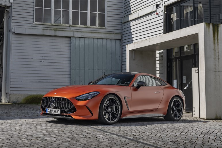 【打倒911】の最新バージョン「メルセデスAMG GT」の“最強”PHEVモデルの乗り味