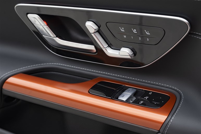 【打倒911】の最新バージョン「メルセデスAMG GT」の“最強”PHEVモデルの乗り味