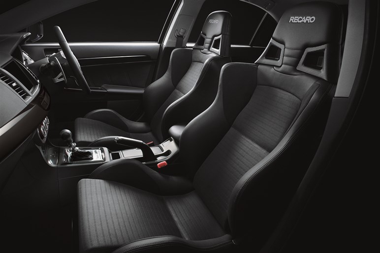 大ヒットした三菱の伝説級SUV「パジェロ」が2026年に復活か。一体どんなクルマになる？