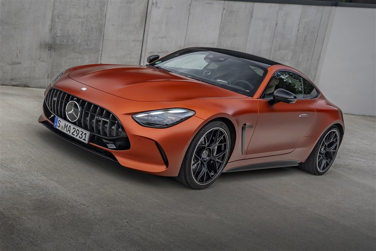 【打倒911】の最新バージョン「メルセデスAMG GT」の“最強”PHEVモデルの乗り味