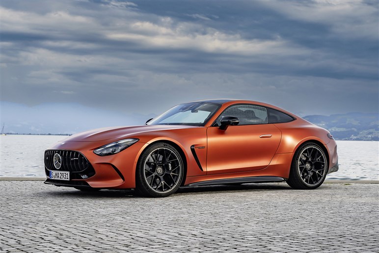 【打倒911】の最新バージョン「メルセデスAMG GT」の“最強”PHEVモデルの乗り味