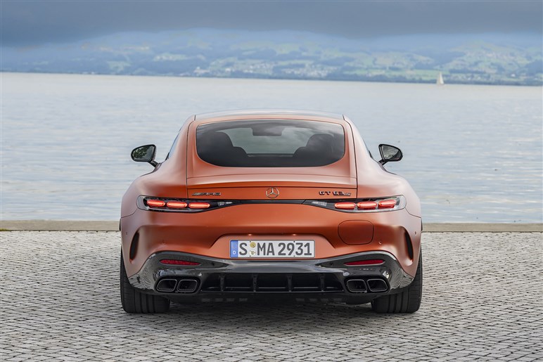 【打倒911】の最新バージョン「メルセデスAMG GT」の“最強”PHEVモデルの乗り味